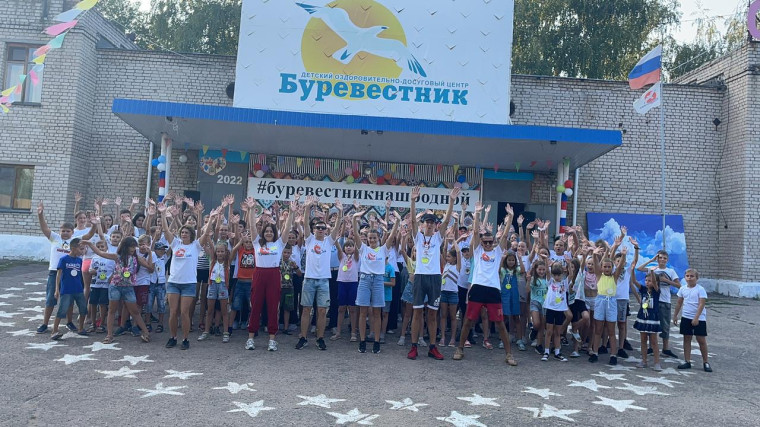 Успейте приобрести путевки: для детей в загородных лагерях в летний период будут организованы профильные смены.