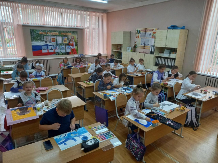 Члены жюри подвели итоги конкурса рисунков.